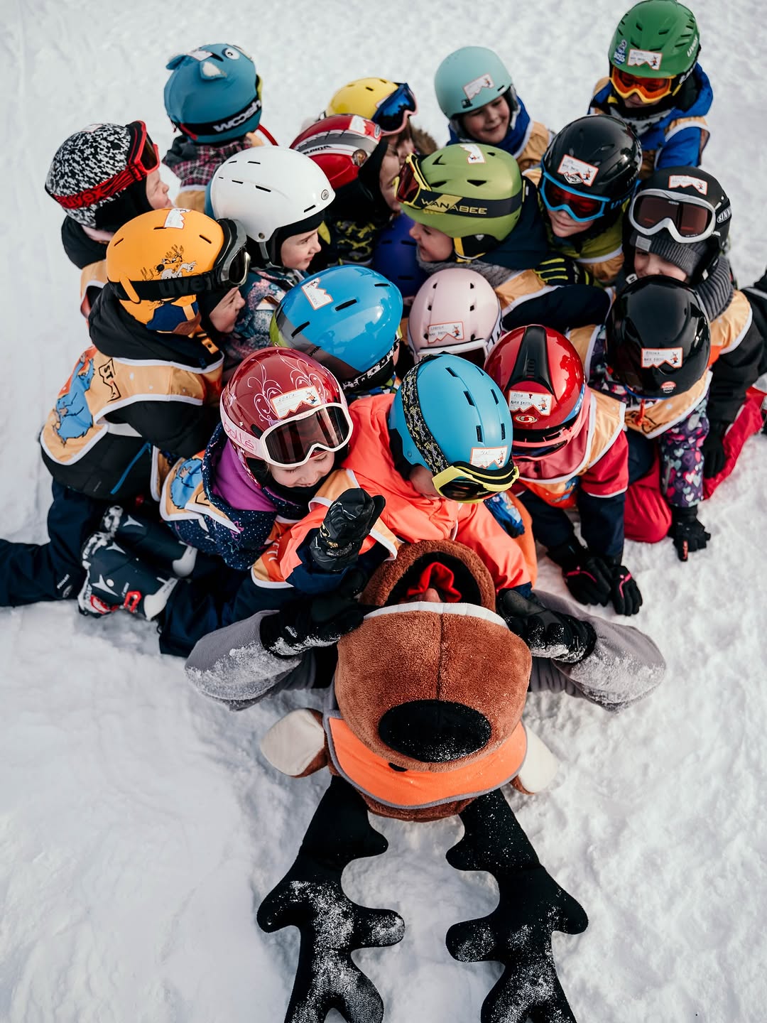 Photo by Szkoła Stok on October 09, 2025. May be an image of snowboarding, snowsuit, glasses, ski, helmet, face mask, ski slope, snow and text.