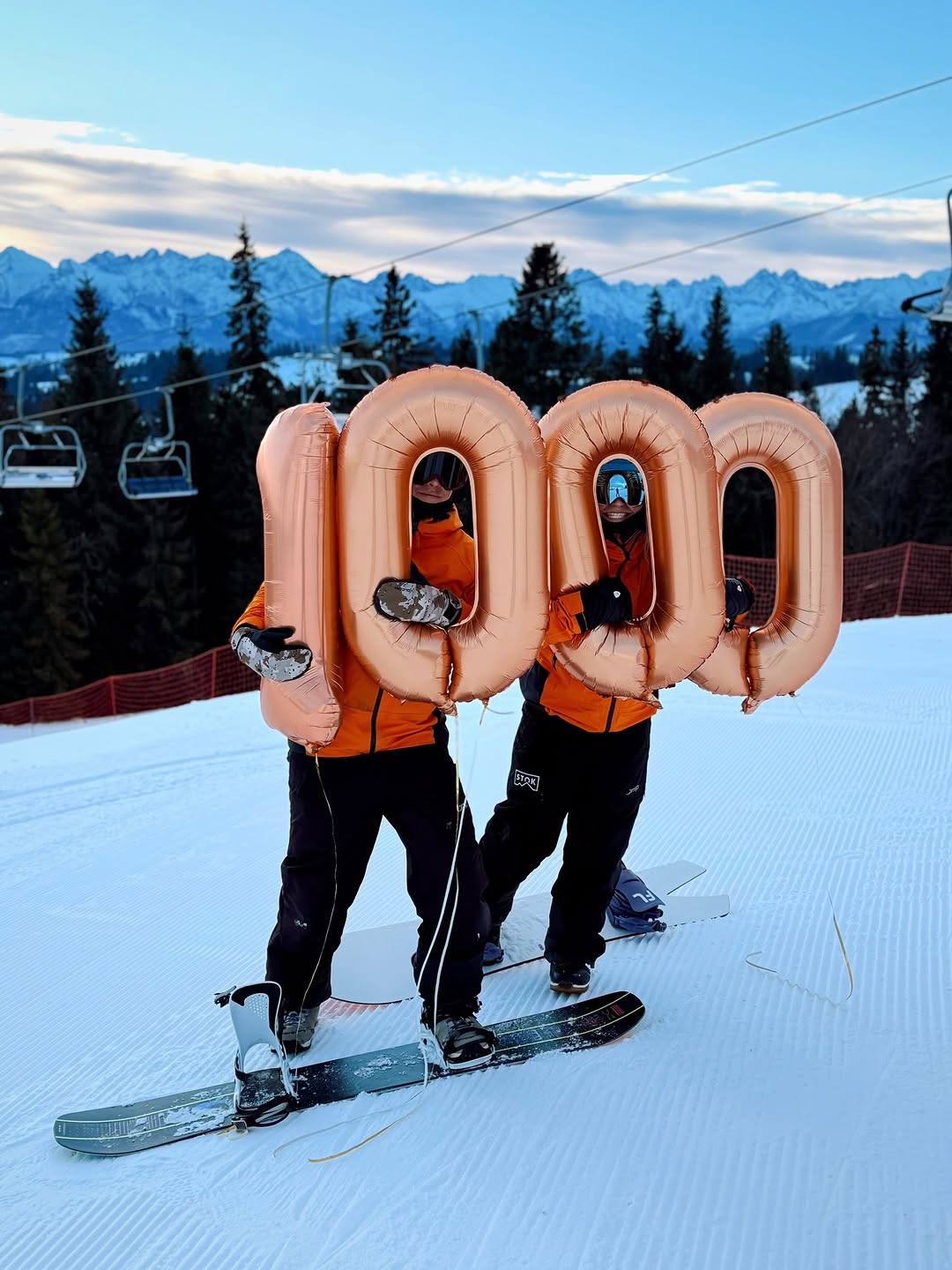 Photo shared by Szkoła Stok on January 06, 2026 tagging @lishova_, @jedrek_darowski, @kotelnicabialczanska, @kotelnica, and @skinews.pl. May be an image of snowboarding, snowsuit, ski, ski slope, snow and text.