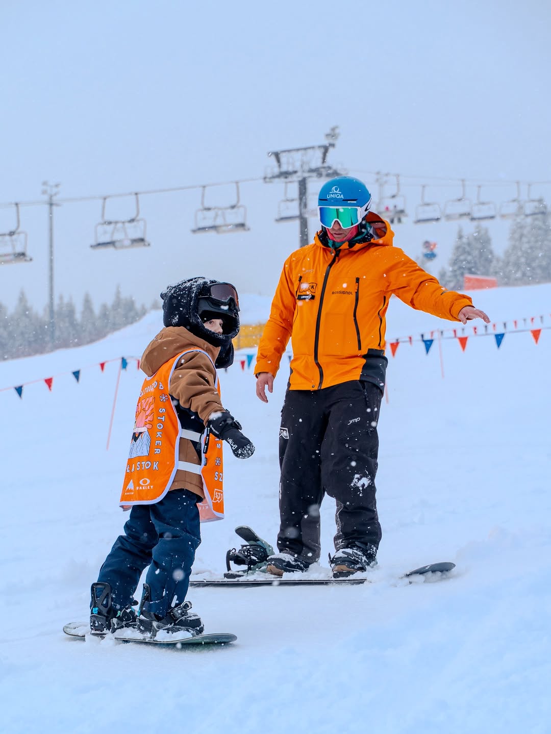 Photo shared by Szkoła Stok on January 15, 2026 tagging @kotelnicabialczanska, @ludwikkrzysztofs, and @skinews.pl. May be an image of snowboarding, glasses, snowsuit, ski, helmet, ski slope, snow and text.